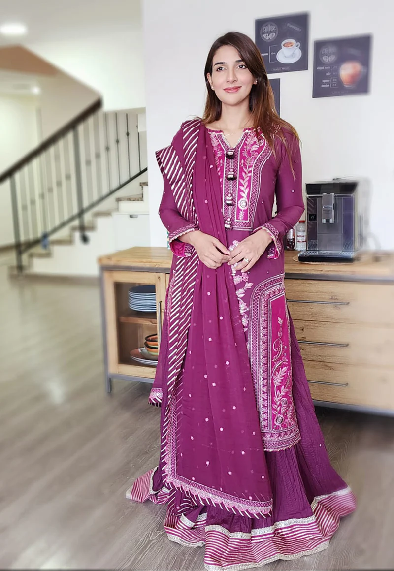 AJLR-21 EMBROIDERED LAWN 3 PCS - Image 11